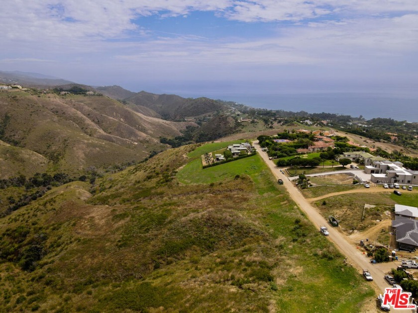 Nearly 16 acres perched above the Pacific on a private drive off - Beach Acreage for sale in Malibu, California on Beachhouse.com