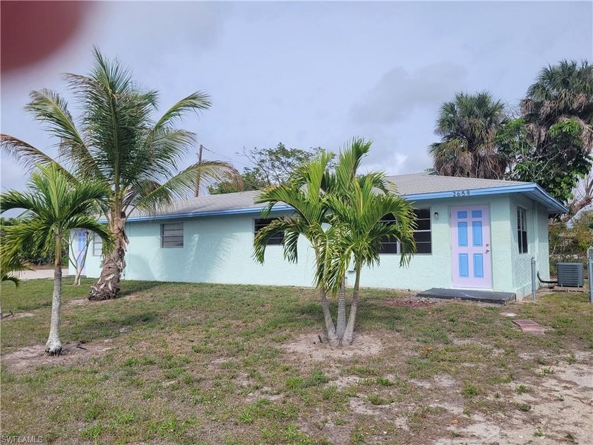 This adorable duplex comes with two units which have 2bed, 1 - Beach Townhome/Townhouse for sale in Naples, Florida on Beachhouse.com