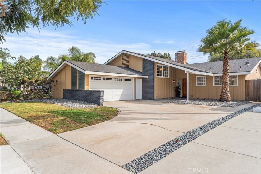 This move-in ready, tri-level home in the highly desirable - Beach Home for sale in Long Beach, California on Beachhouse.com