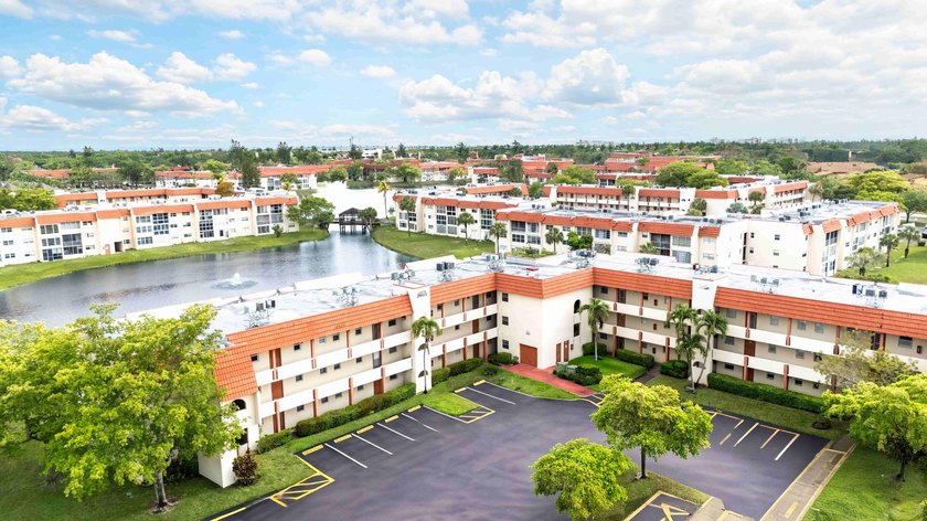 Welcome to this beautifully maintained and fully furnished - Beach Condo for sale in Sunrise, Florida on Beachhouse.com
