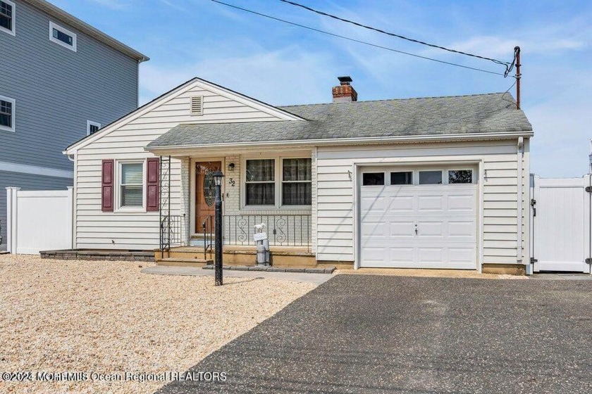BE IN BY SUMMER! Don't miss this adorable and Immaculate home - Beach Home for sale in Toms River, New Jersey on Beachhouse.com