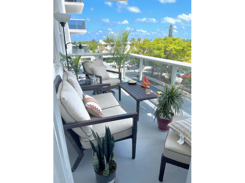 This gem of a building provides the Florida life you've been - Beach Condo for sale in Fort Lauderdale, Florida on Beachhouse.com