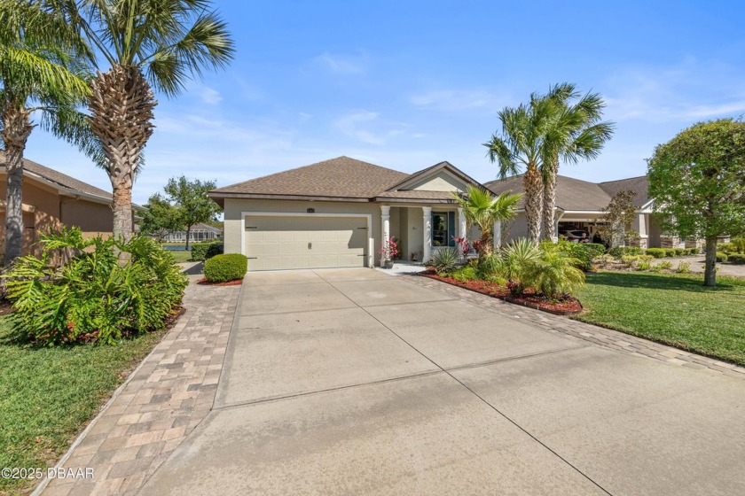 Stunning 3 bedroom, 2 bath and pool with spa overlooking a lake - Beach Home for sale in Ormond Beach, Florida on Beachhouse.com