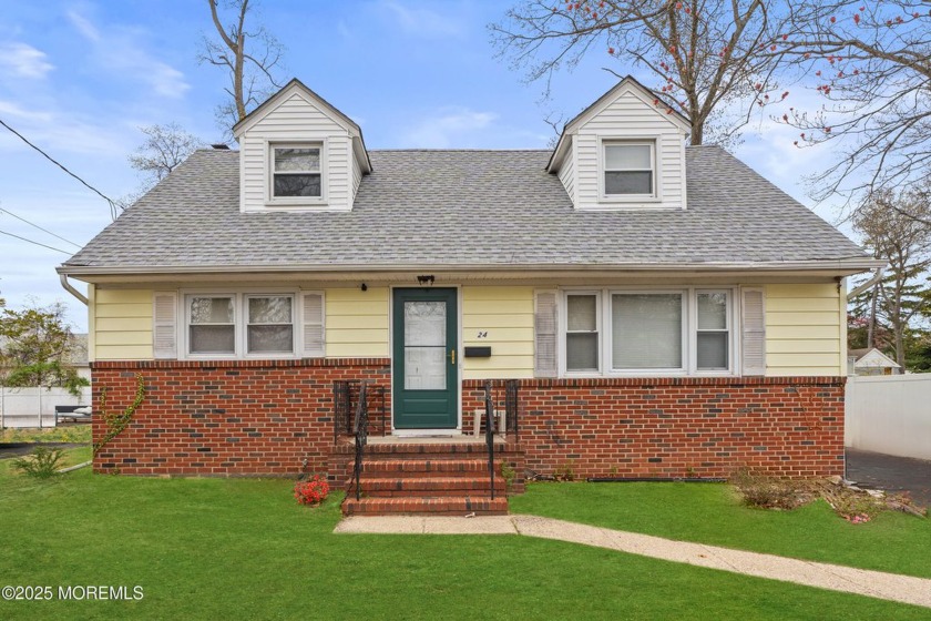 Come and see this great five bedroom house in Oakhurst. Great - Beach Home for sale in Oakhurst, New Jersey on Beachhouse.com