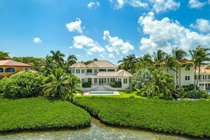 If island living is your dream, 39 Cannon Royal Drive in Shark - Beach Home for sale in Shark Key, Florida on Beachhouse.com