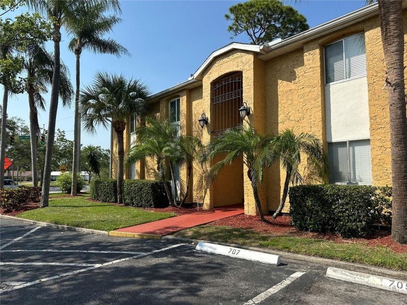 Welcome to this beautifully updated 2-bedroom, 2-bath condo - Beach Condo for sale in Sarasota, Florida on Beachhouse.com