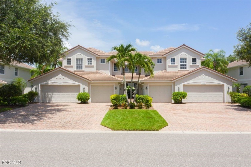 This well maintained carriage home is being offered *TURNKEY* - Beach Condo for sale in Fort Myers, Florida on Beachhouse.com