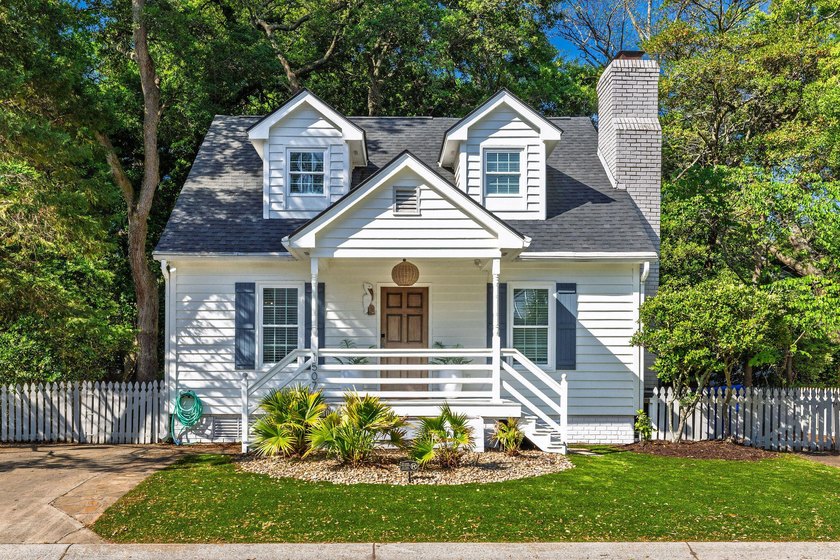 Located in the highly desirable North Point neighborhood, this - Beach Home for sale in Mount Pleasant, South Carolina on Beachhouse.com