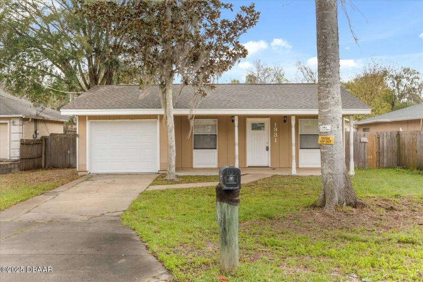 Don't let this adorable 3 bedroom 2 bath bungalow slip through - Beach Home for sale in Daytona Beach, Florida on Beachhouse.com