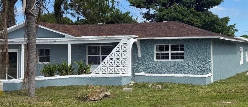 Great Investment Opportunity! NEW Roof. This spacious home - Beach Home for sale in Lehigh Acres, Florida on Beachhouse.com
