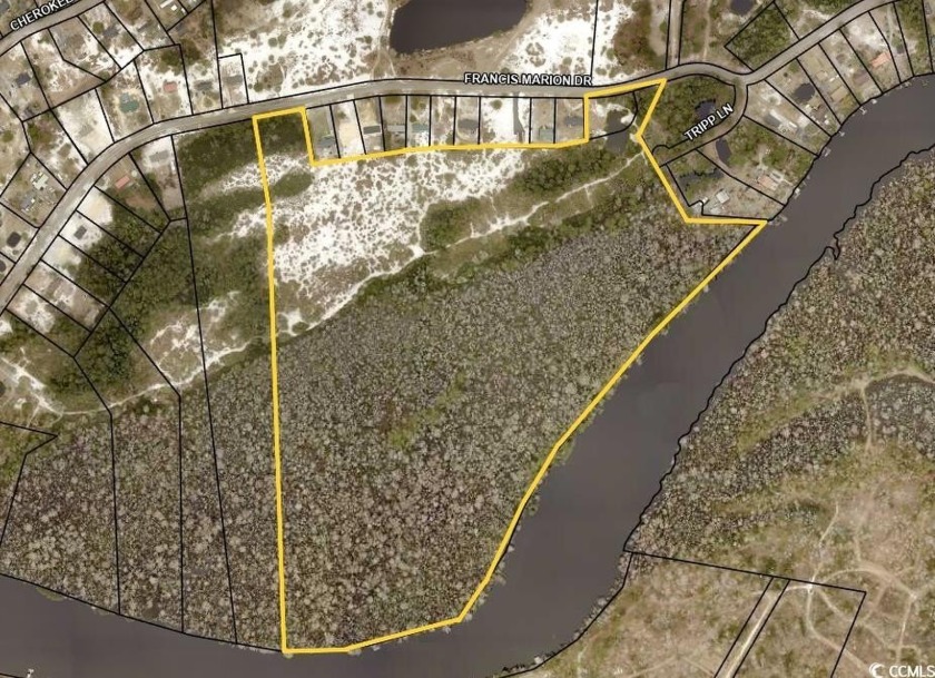 This is an amazing parcel of property in the Browns Ferry area - Beach Lot for sale in Georgetown, South Carolina on Beachhouse.com