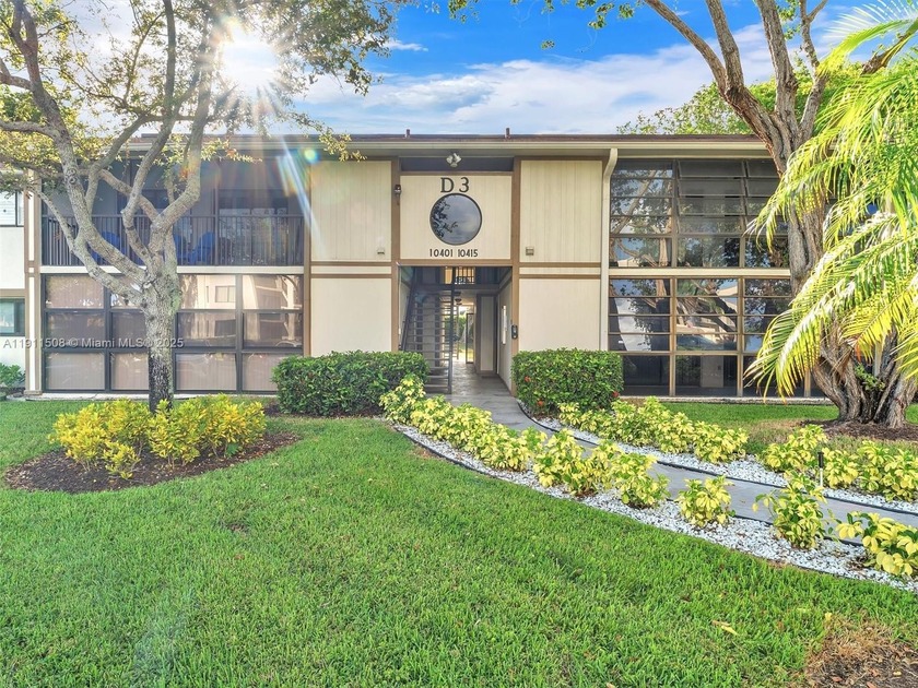 Welcome to paradise at Kings Point Tamarac! This charming 2-bed - Beach Condo for sale in Tamarac, Florida on Beachhouse.com