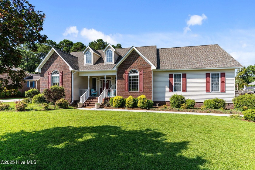 This spacious 3 bedroom, 2 bath residence has plenty of - Beach Home for sale in Wilmington, North Carolina on Beachhouse.com