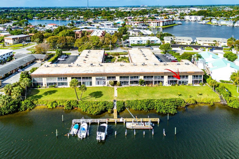 Beautifully updated waterfront 1-bedroom, 1-bath residence in - Beach Condo for sale in North Palm Beach, Florida on Beachhouse.com