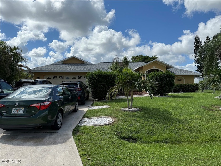 PRICE SIGNIFICANT REDUCED TO SELL !! Located in a very desirable - Beach Home for sale in Lehigh Acres, Florida on Beachhouse.com