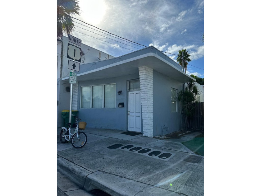 This unique property on Truman Ave features five legal long-term - Beach Commercial for sale in Key West, Florida on Beachhouse.com