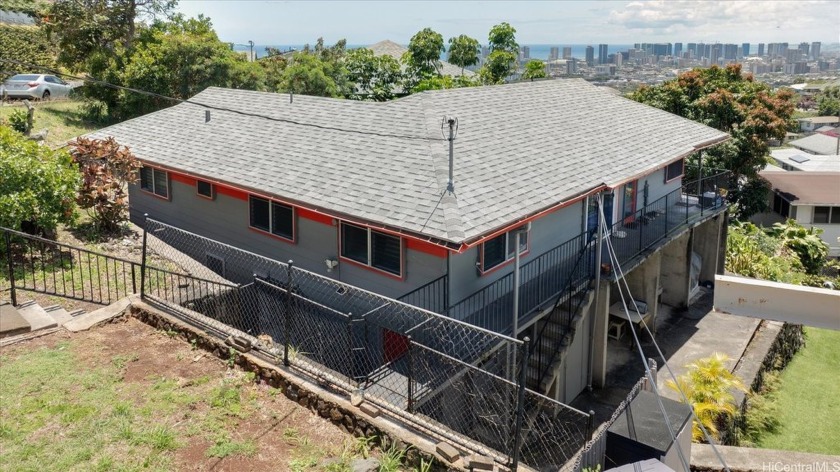 2 STORY HOME - WITH 3 UNIT RENTAL- 3-BEDROOM ONE ATH UPSTAIRS - Beach Commercial for sale in Honolulu, Hawaii on Beachhouse.com