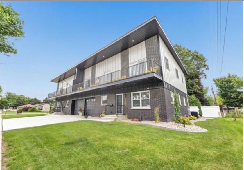 Combine football & fun-this fully renovated condo can be your - Beach Condo for sale in Green Bay, Wisconsin on Beachhouse.com