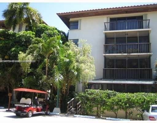 Lanai unit 1bedroon 1 1/2 bathroom, large terrace, washer /dryer - Beach Condo for sale in Key Biscayne, Florida on Beachhouse.com