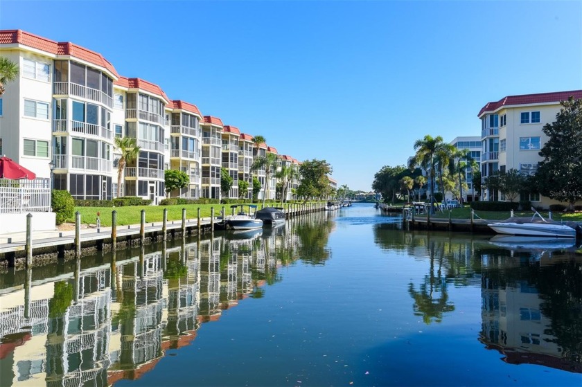 THIS FANTASTIC CONDO IS AWAITING YOUR PERSONAL TOUCH. Immerse - Beach Condo for sale in Sarasota, Florida on Beachhouse.com