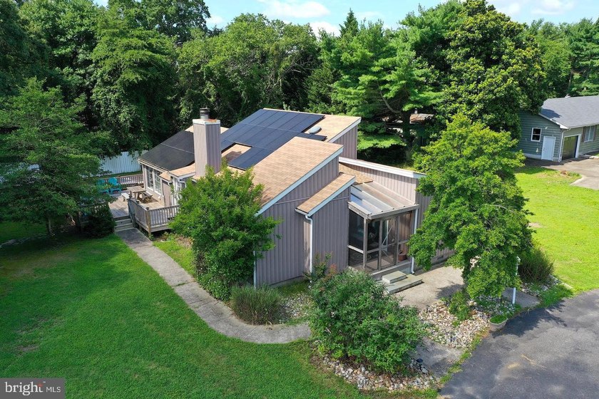 Beautifully updated coastal home just a few miles from the - Beach Home for sale in Ocean View, Delaware on Beachhouse.com