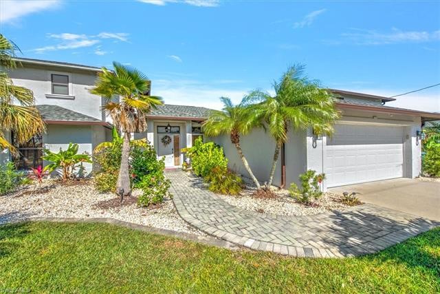 Welcome to your slice of paradise on Saratoga freshwater lake in - Beach Home for sale in Cape Coral, Florida on Beachhouse.com