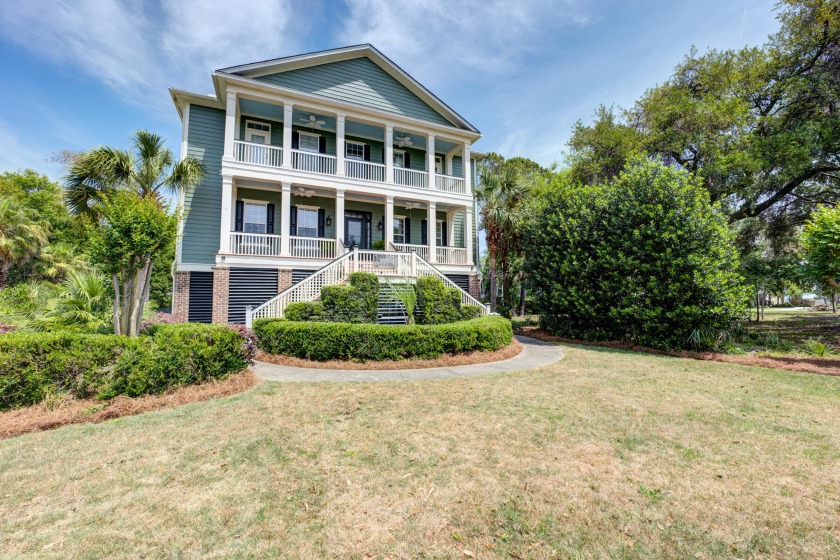 This gorgeous, executive home sits on almost half an acre in a - Beach Home for sale in Mount Pleasant, South Carolina on Beachhouse.com