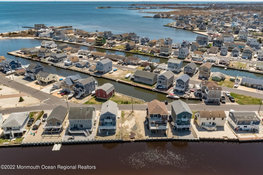 Waterfront lot/land with APPROVED BUILDING PERMIT! The lot - Beach Lot for sale in Bayville, New Jersey on Beachhouse.com