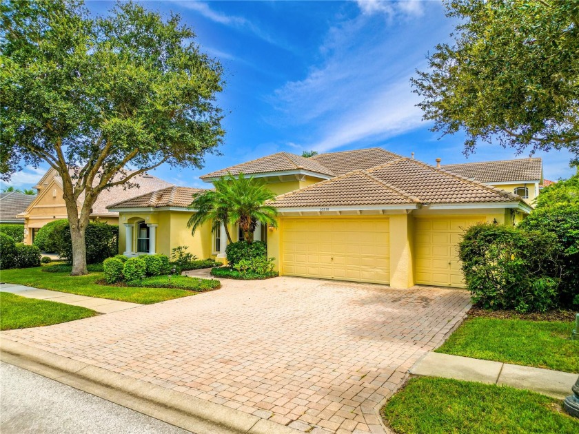 Wow ! what a value. Gorgeous single family home. Tucked away - Beach Home for sale in Seminole, Florida on Beachhouse.com