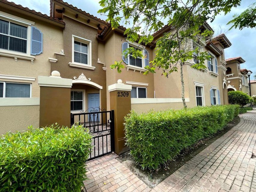 This 3 bedroom, 2.5 bath townhouse was completely renovated last - Beach Townhome/Townhouse for sale in West Palm Beach, Florida on Beachhouse.com