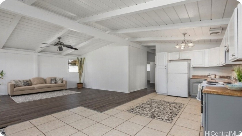 Pacific Palisades is offering a bright and airy multi-dwelling 3 - Beach Townhome/Townhouse for sale in Pearl City, Hawaii on Beachhouse.com