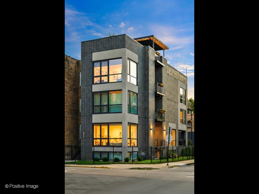 Welcome to 856 N Campbell, newer construction top floor unit, in - Beach Condo for sale in Chicago, Illinois on Beachhouse.com