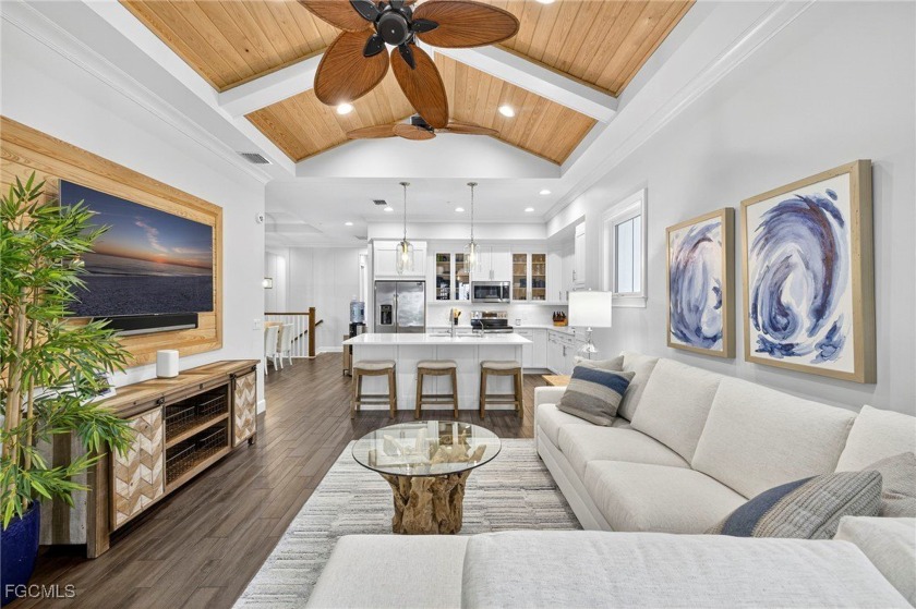 Welcome to your new coach home with high-end upgrades and - Beach Condo for sale in Naples, Florida on Beachhouse.com