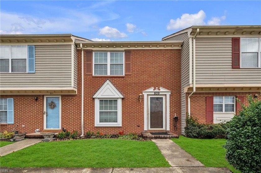Wonderful opportunity for first-time homebuyers, downsizers, and - Beach Townhome/Townhouse for sale in Chesapeake, Virginia on Beachhouse.com