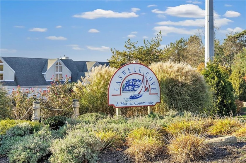Fabulous and Immaculate Caswell Cove 2 Bedroom 2 Bath condo with - Beach Condo for sale in Milford, Connecticut on Beachhouse.com