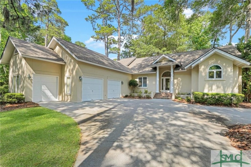 Enjoy easy living in this lovely stucco home within walking - Beach Home for sale in Savannah, Georgia on Beachhouse.com