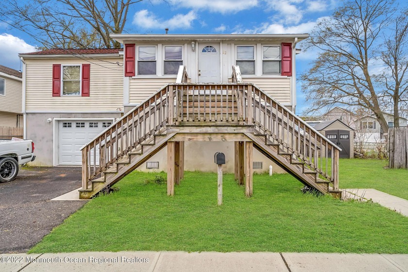 COME SEE this cute home by the shore located on a quiet street - Beach Home for sale in Keansburg, New Jersey on Beachhouse.com