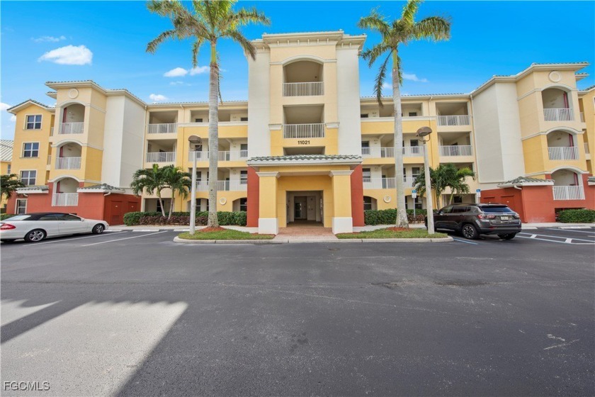 MOTIVATED SELLER! MAKE AN OFFER. Gulf Reflections is a charming - Beach Condo for sale in Fort Myers, Florida on Beachhouse.com