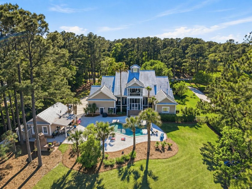 Welcome to this stunning custom-built 6-bedroom, 5.5 bathroom - Beach Home for sale in Mount Pleasant, South Carolina on Beachhouse.com