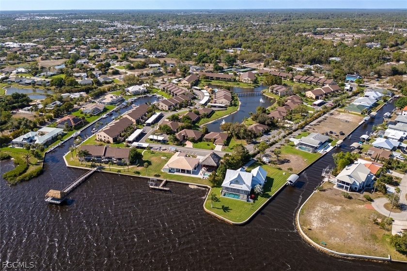 MOVE IN READY UPDATED 2/2 Condo being sold TURNKEY. This Unit is - Beach Condo for sale in North Fort Myers, Florida on Beachhouse.com