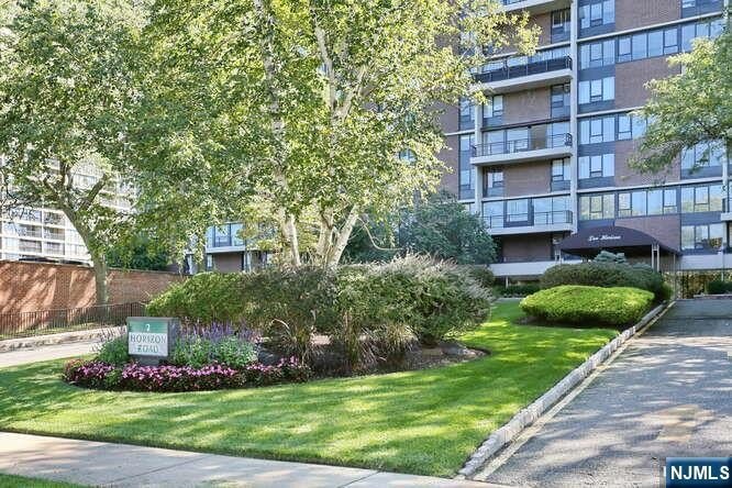 Experience the exceptional lifestyle at Horizon House, one of - Beach Other for sale in Fort Lee, New Jersey on Beachhouse.com