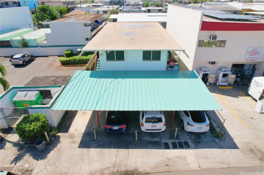 Welcome to this prime opportunity to own a 4 unit building in - Beach Home for sale in Honolulu, Hawaii on Beachhouse.com