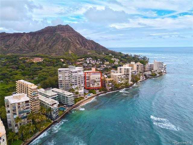 Desirable residence on the Gold Coast of Oahu with a tranquil - Beach Apartment for sale in Honolulu, Hawaii on Beachhouse.com