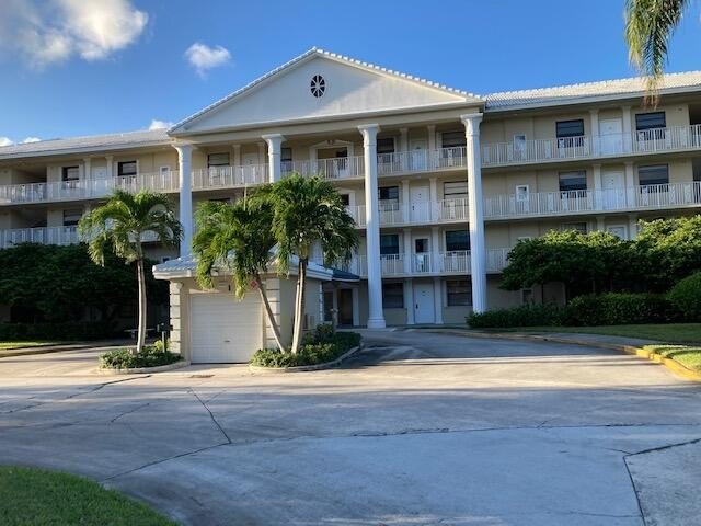 CHARMING 2ND FLOOR 2BEDROOM/2BATH CONDO OVERLOOKING GOLFCOURSE - Beach Condo for sale in West Palm Beach, Florida on Beachhouse.com