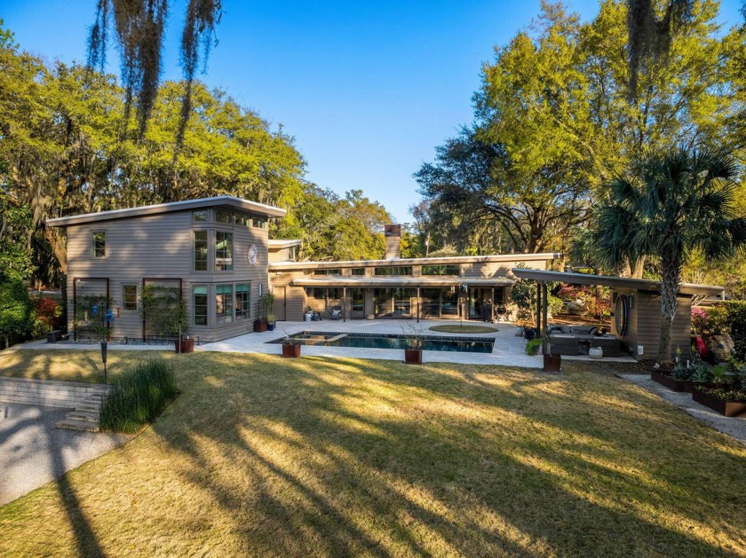 Extraordinary, custom-built 4-bedroom, 3.5-bath modern home on - Beach Home for sale in Mount Pleasant, South Carolina on Beachhouse.com