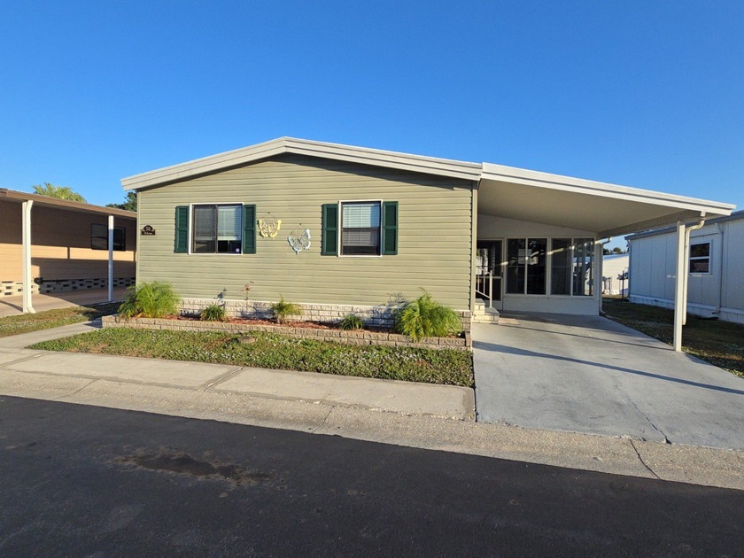 **SUPER CUTE 2 BEDROOM, 2 BATH HOME IN A PREMIER 5-STAR - Beach Home for sale in Clearwater, Florida on Beachhouse.com