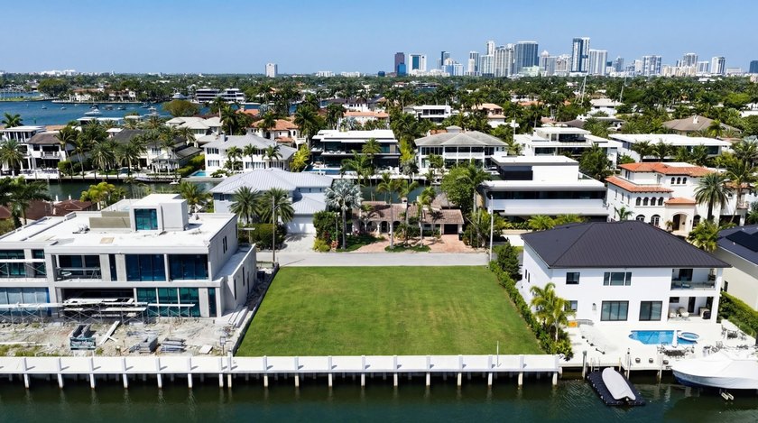 Premier deepwater estate lot sited with 100 +/- feet of - Beach Lot for sale in Fort Lauderdale, Florida on Beachhouse.com