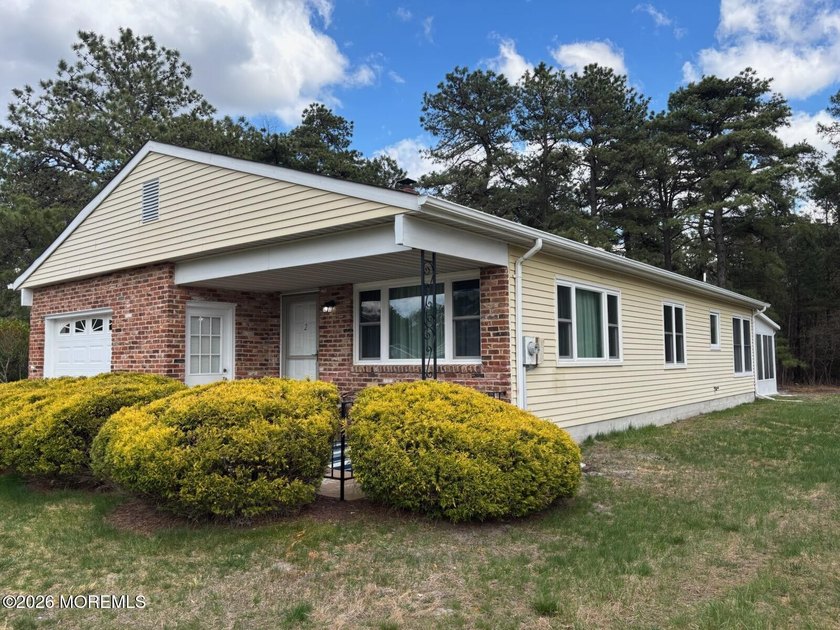 Welcome to 2 Elkton Ct in Holiday City West! This desirable - Beach Home for sale in Toms River, New Jersey on Beachhouse.com