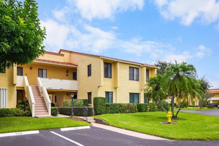 Discover this beautifully maintained 1st-floor CORNER CONDO in - Beach Condo for sale in Stuart, Florida on Beachhouse.com