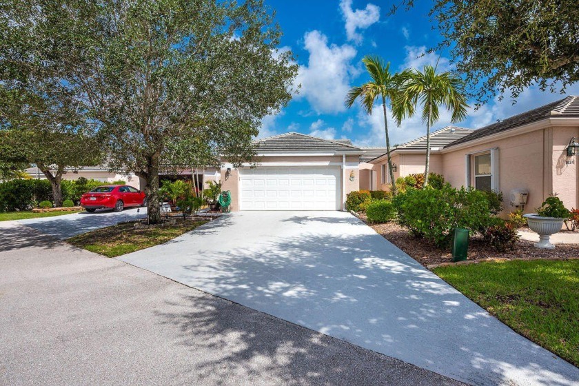 Welcome to your new home! The perfect lakefront Villa in the - Beach Townhome/Townhouse for sale in Greenacres, Florida on Beachhouse.com